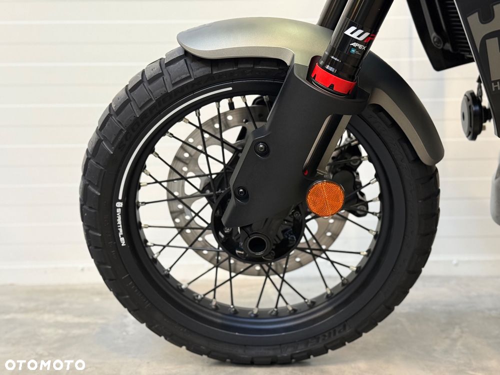 Husqvarna Svartpilen - 24