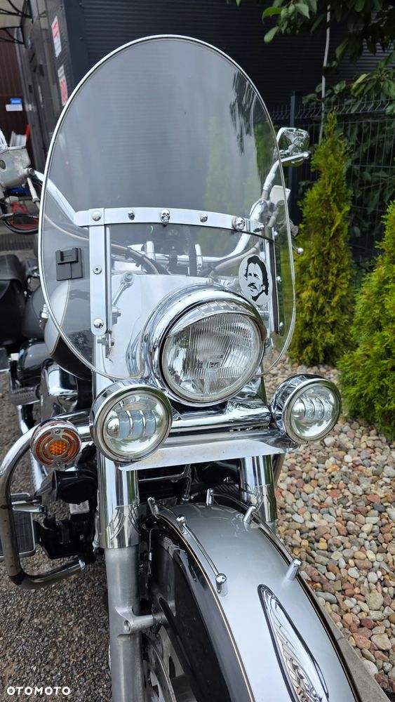 Suzuki Intruder - 15