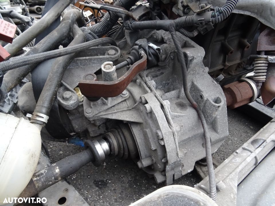 Cutie viteze Dacia Logan 1.2 16V D4F 75CP 55KW din 2014 - 1