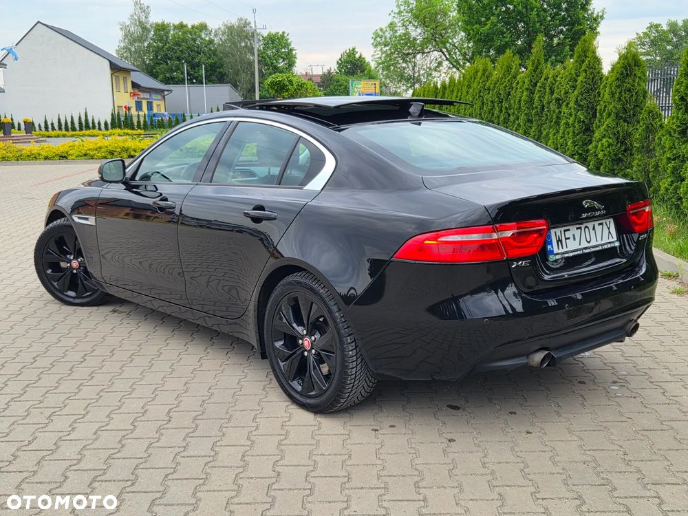 Jaguar XE 2.0 T Prestige - 36