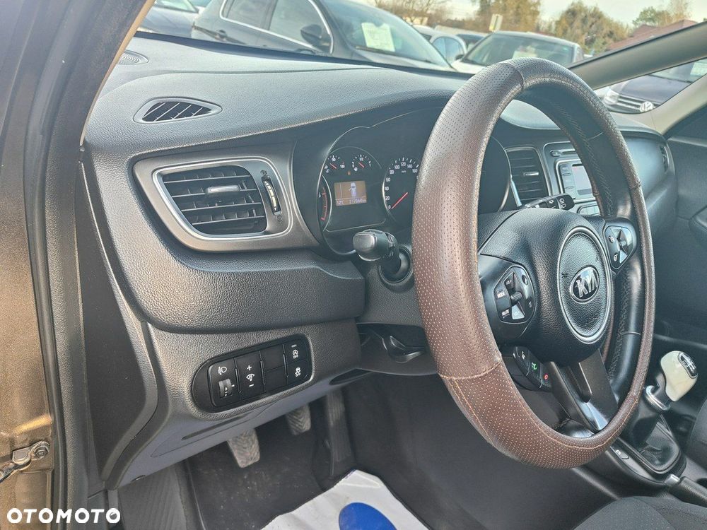 Kia Carens - 15