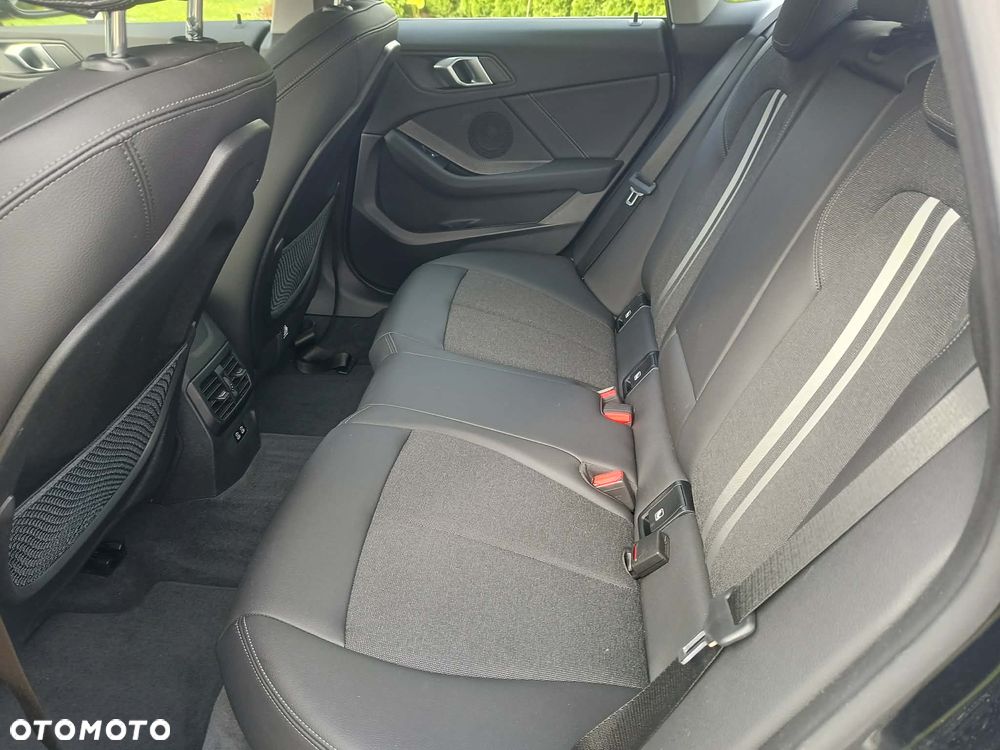 BMW Seria 2 218d Sport Line sport - 36