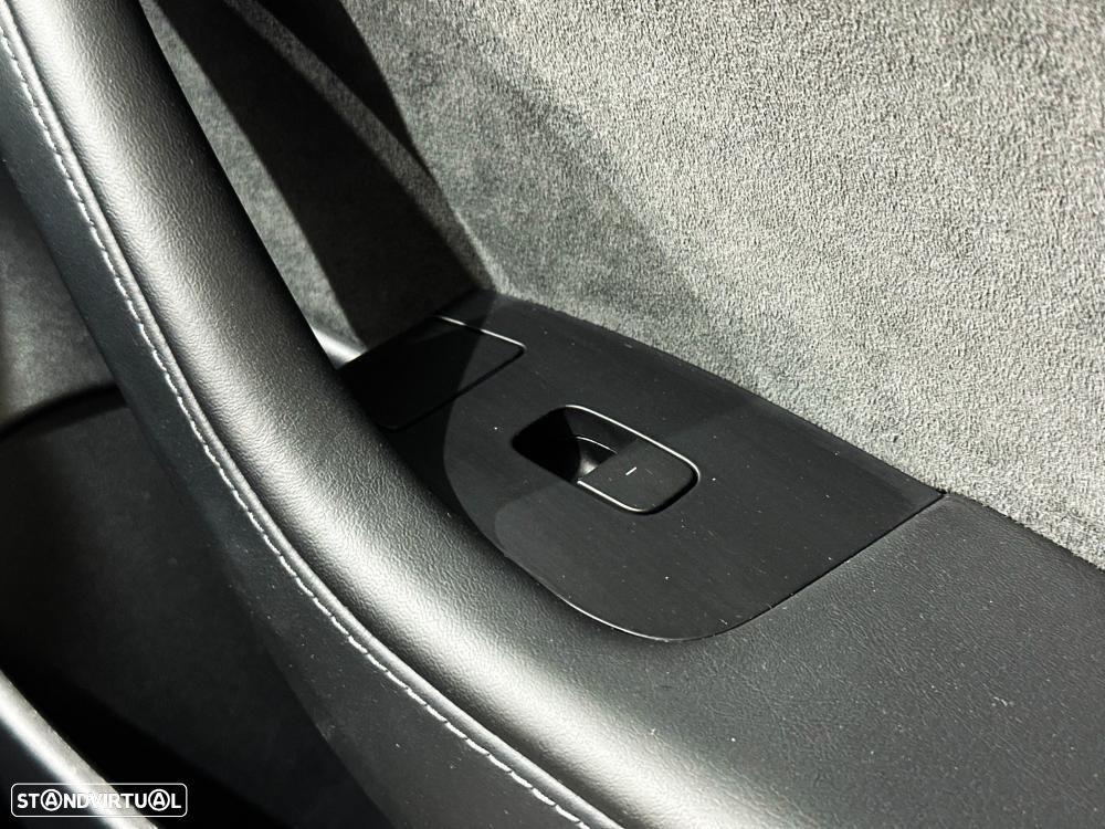 Tesla Model 3 Performance Dual Motor AWD - 34