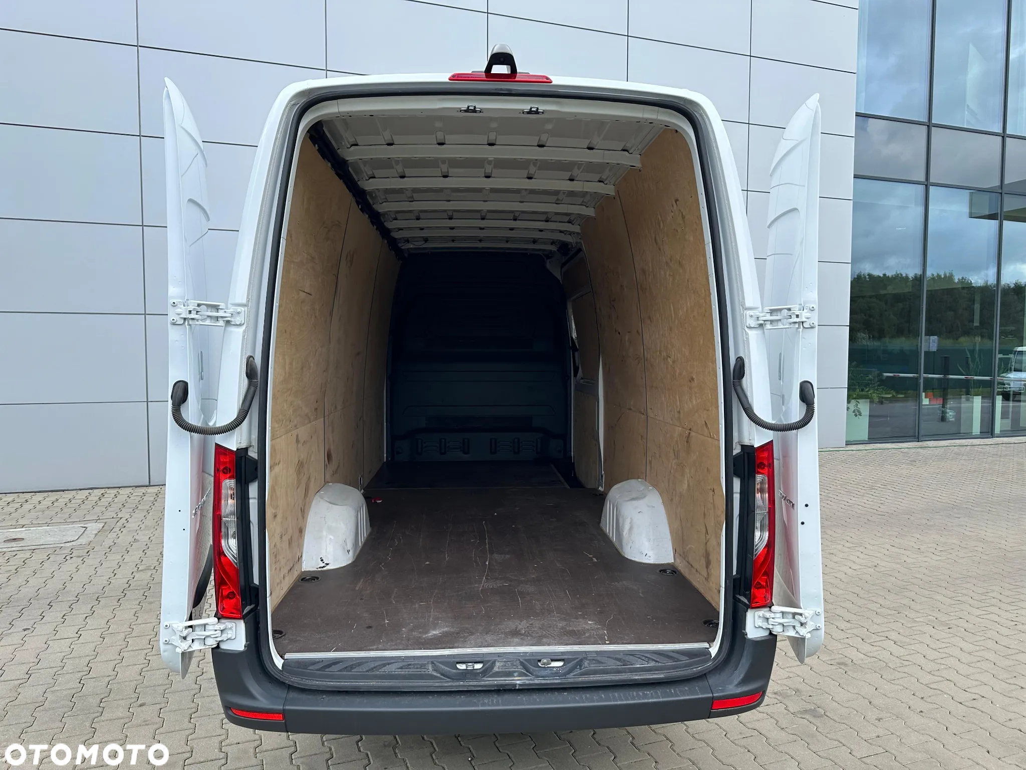 Mercedes-Benz Sprinter - 10
