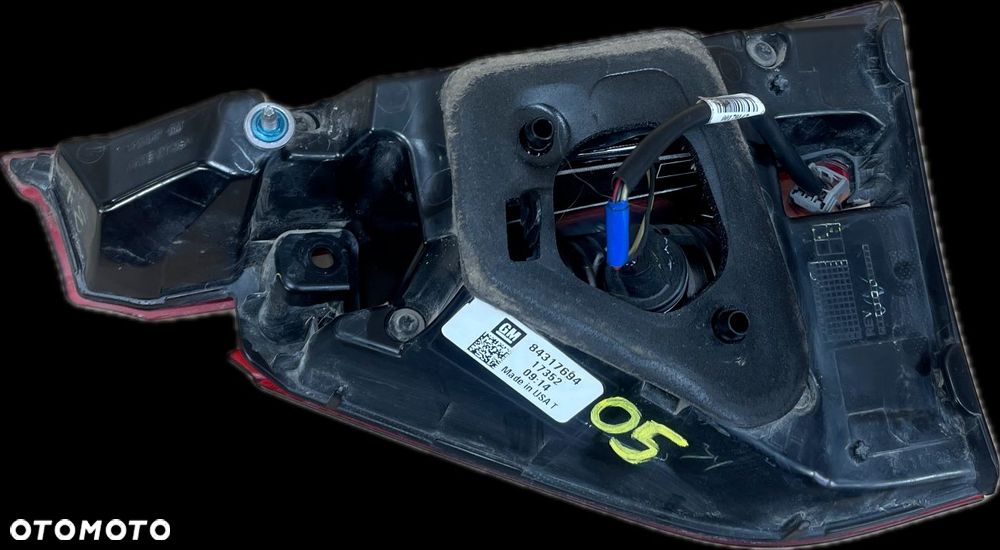 O5 BUICK ENCLAVE II 2017 - LAMPA TYŁ LEWA W KLAPĘ 84317694 - 5