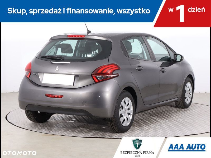 Peugeot 208 - 6