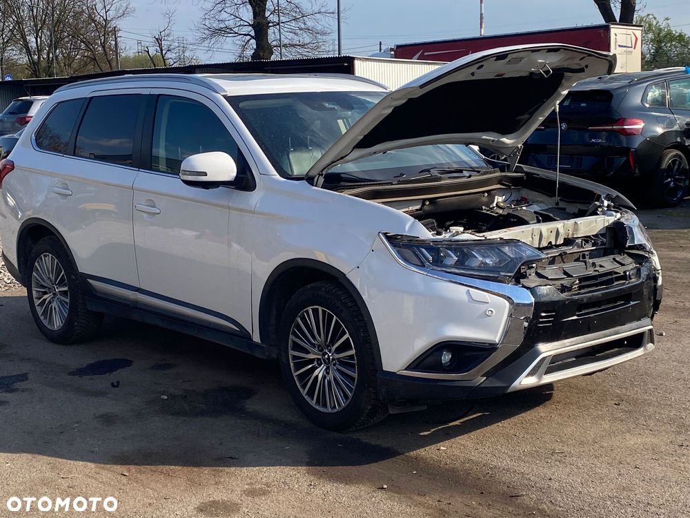 Mitsubishi Outlander - 10
