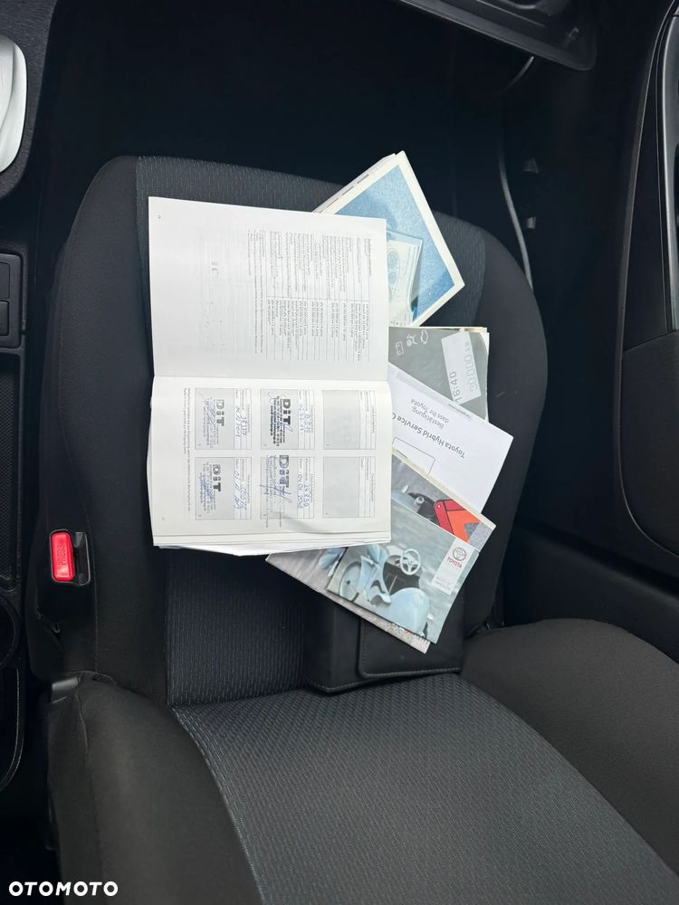 Toyota Yaris Hybrid 100 Premium - 25