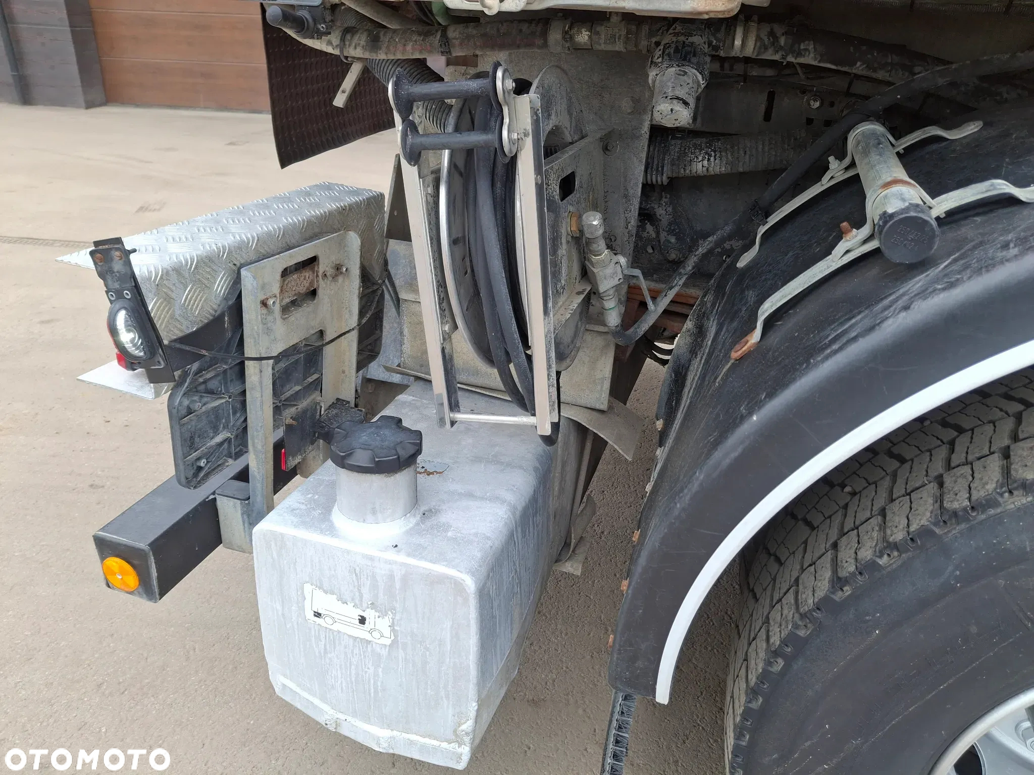 Mercedes-Benz Axor 1829 Zamiatarka Optifant70 2 Silniki Szczotki Lewa i Prawa Strona Karcher PM10 Listwa Ciśnieniowa - 13