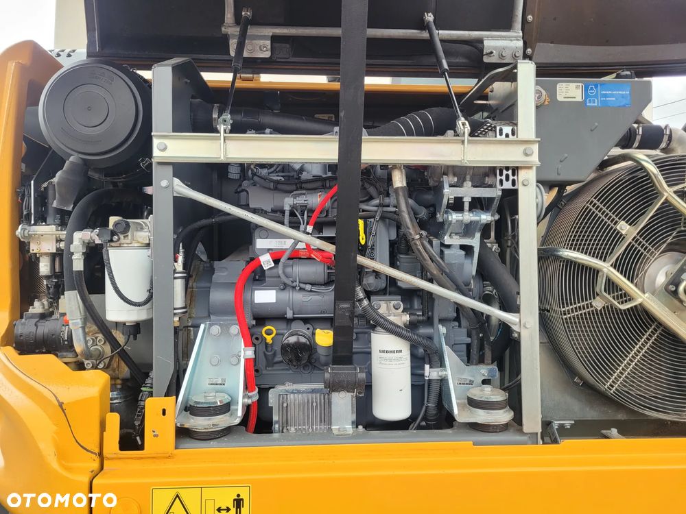 Liebherr A910 compact / 3 łyżki + widły / 2018rok / 2 x pług / - 21