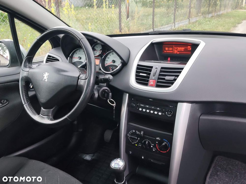 Peugeot 207 - 13