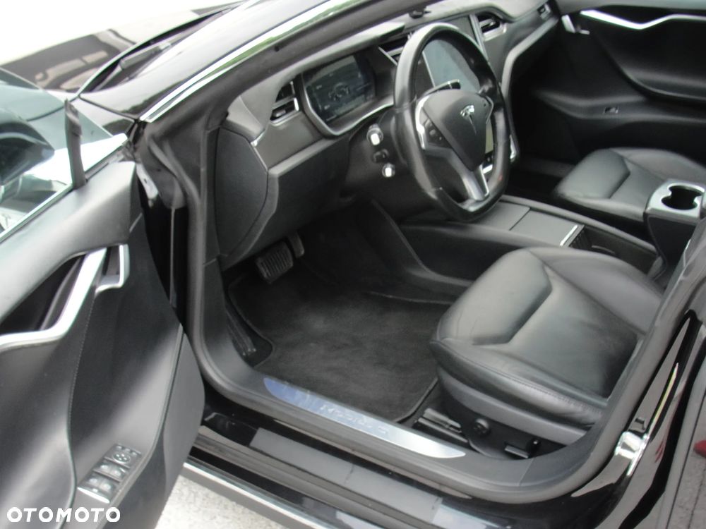 Tesla Model S - 11