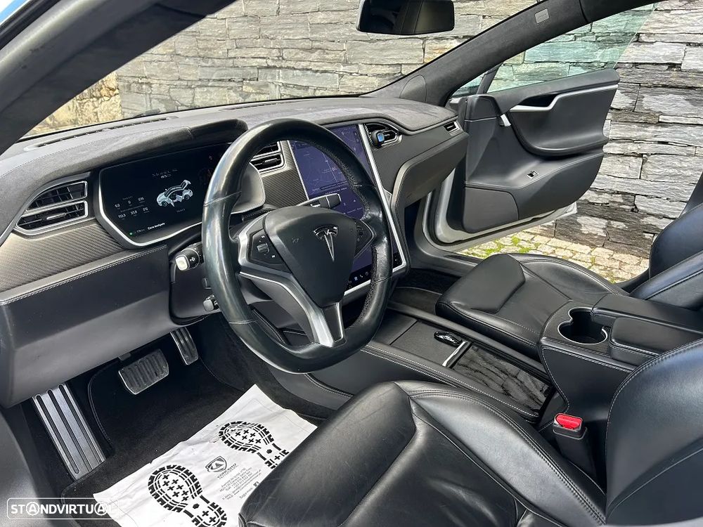Tesla Model S - 11