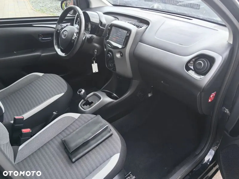 Toyota Aygo x.shift x-play connect - 18