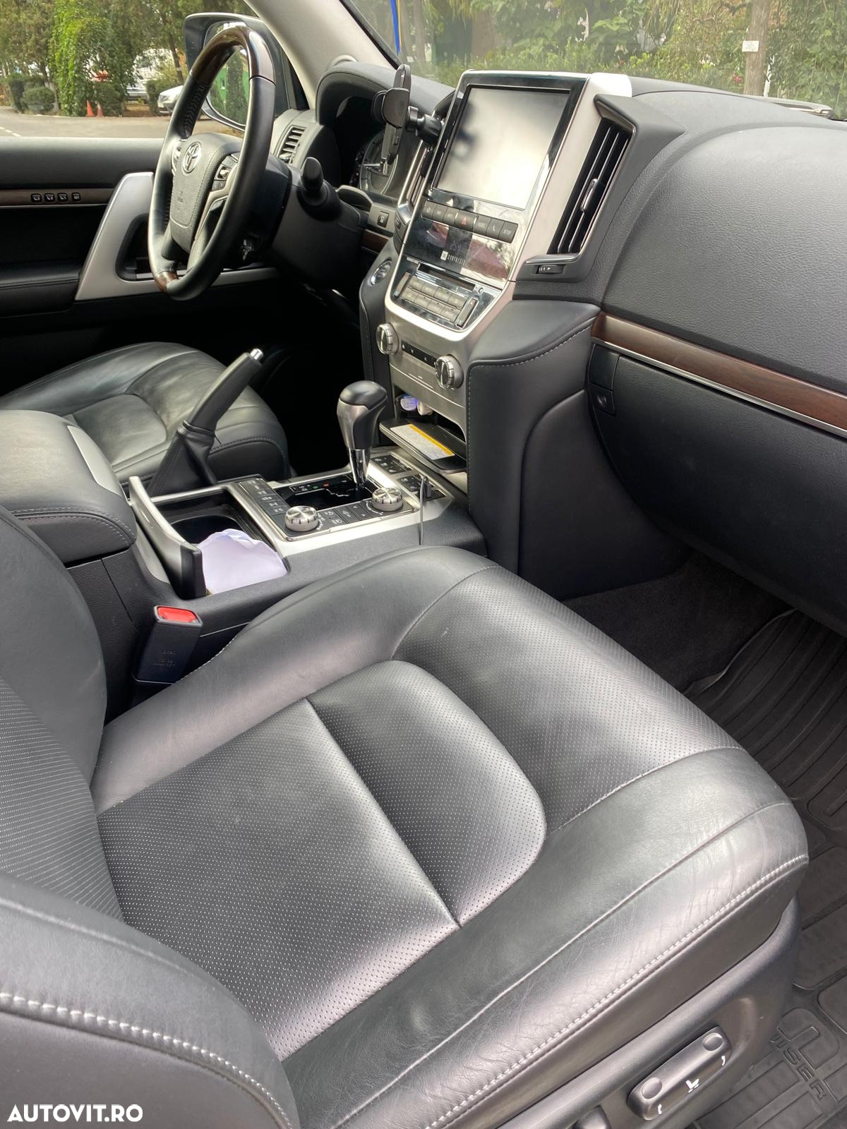 Toyota Land Cruiser - 11
