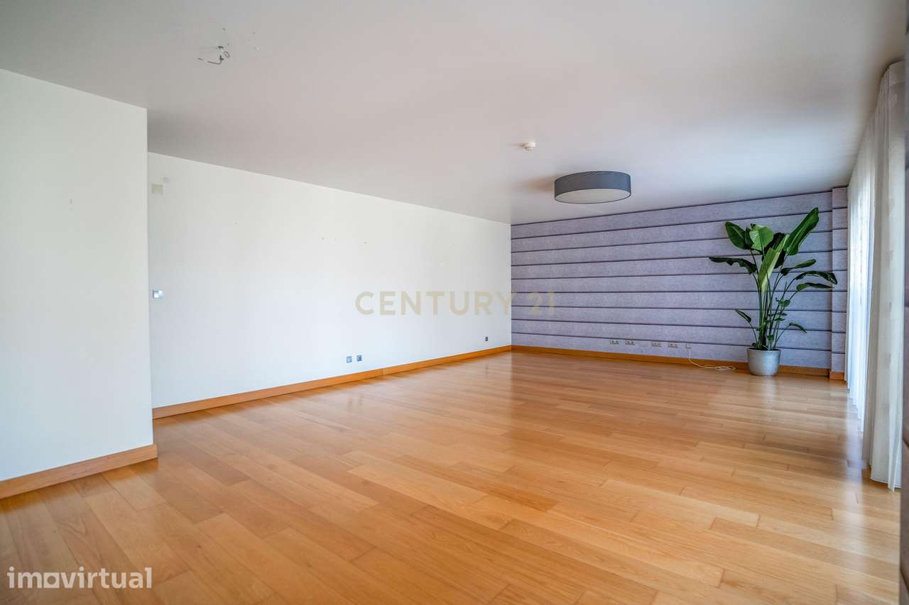 Apartamento T4 Premium com Terraço na Avenida da Independência - Grande imagem: 5/60