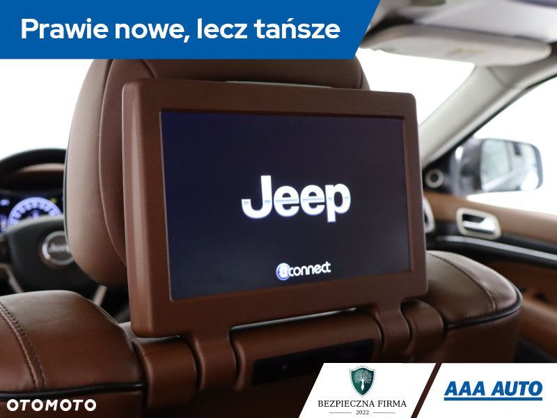Jeep Grand Cherokee - 24