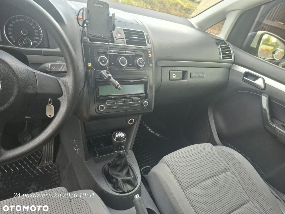 Volkswagen Touran 2011 photo 5