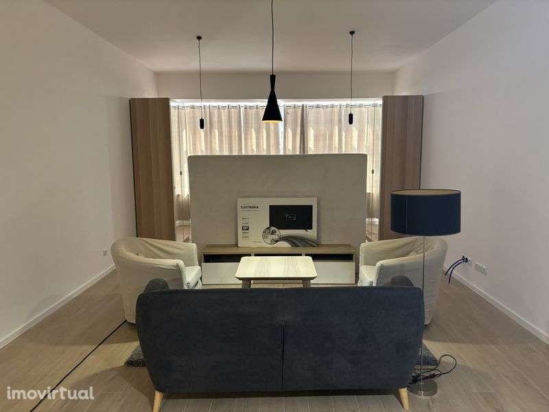 Arrenda-se Apartamento T0 estilo Loft - Grande imagem: 2/8