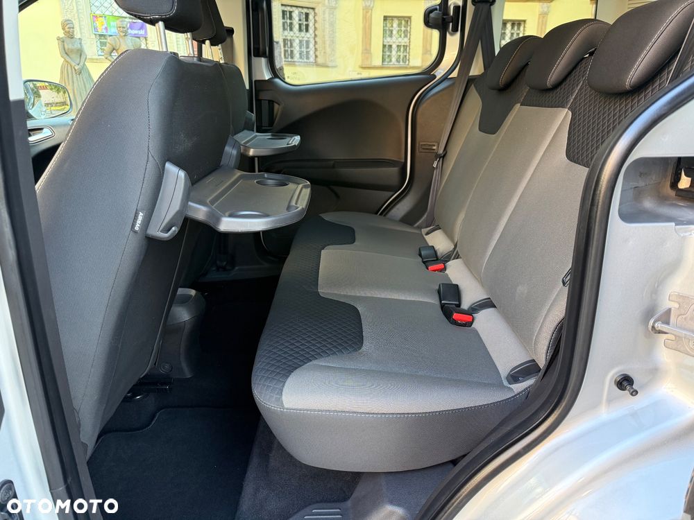 Ford Tourneo Courier 1.5 TDCi S&S Titanium - 17