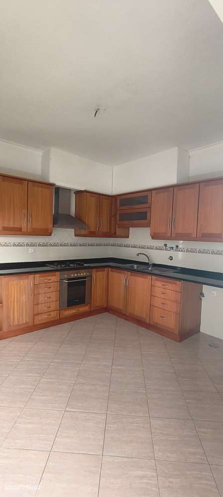 Moradia T3 com varandas e sotão - Grande imagem: 2/19