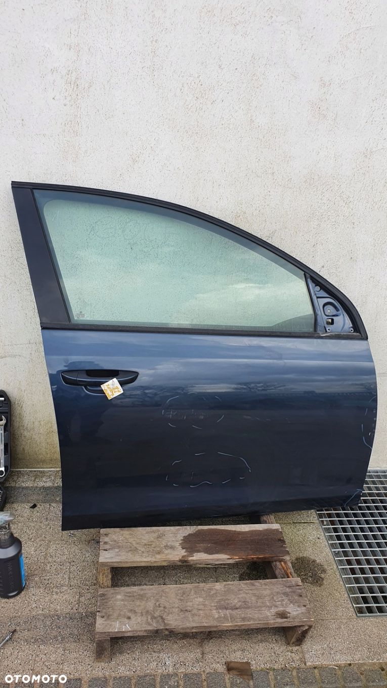VW Golf 6 VI Drzwi Prawe Przednie Kompletne - 1