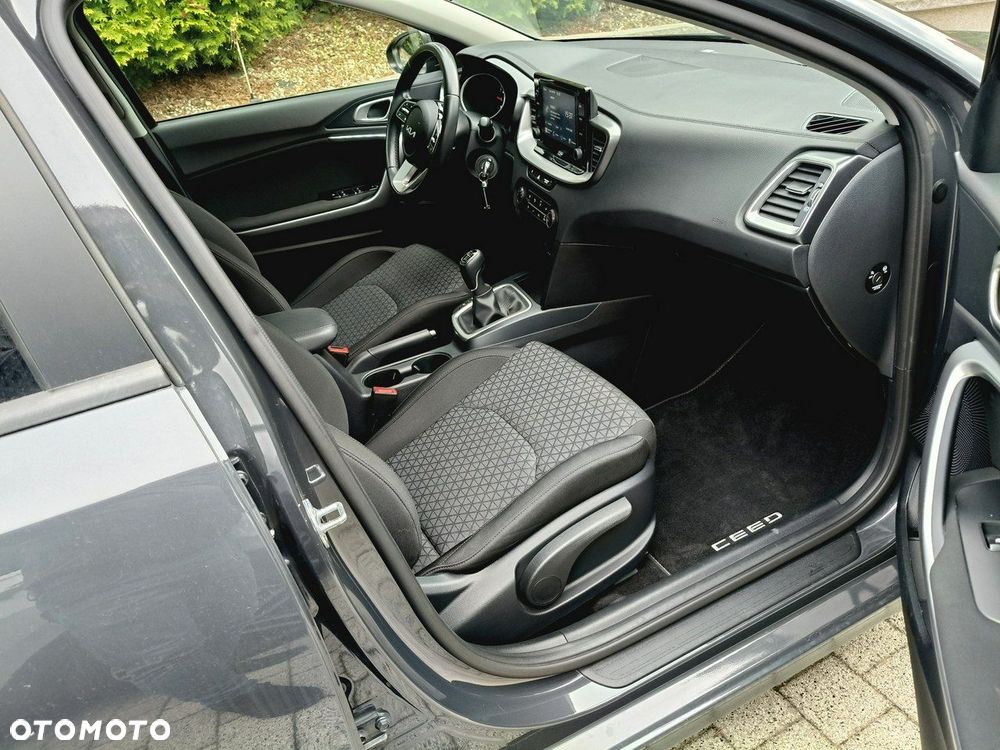 Kia Ceed - 12