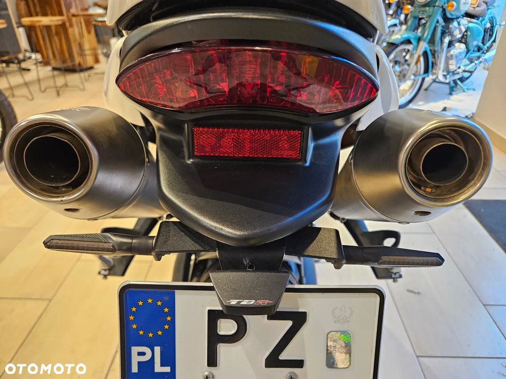 Triumph Street Triple - 19
