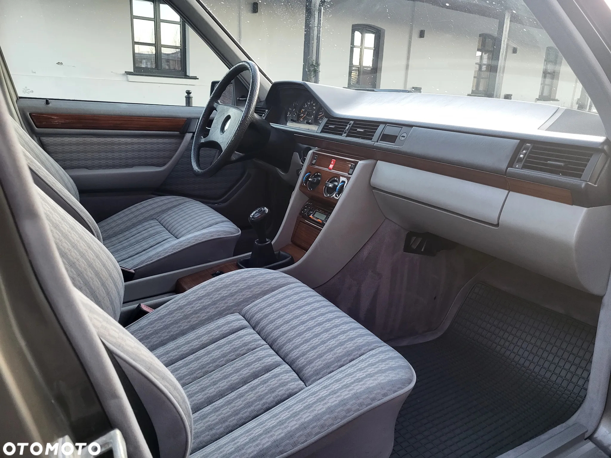 Mercedes-Benz W124 (1984-1993) - 12