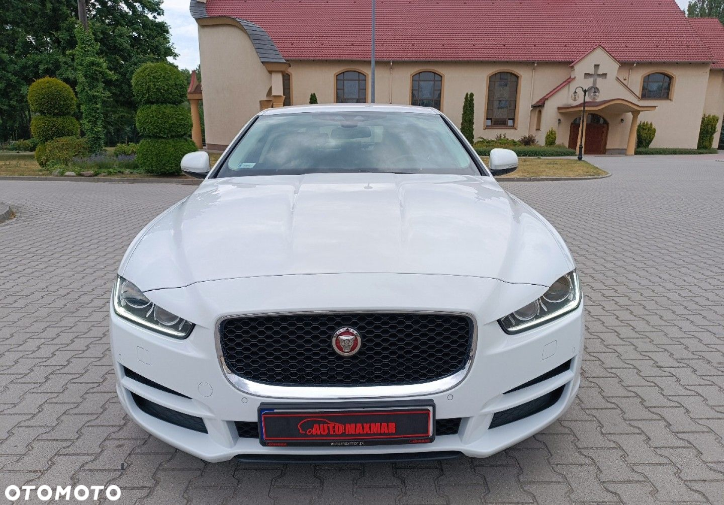 Jaguar XE - 2