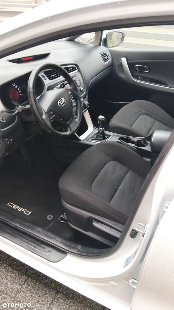 Kia Ceed - 31