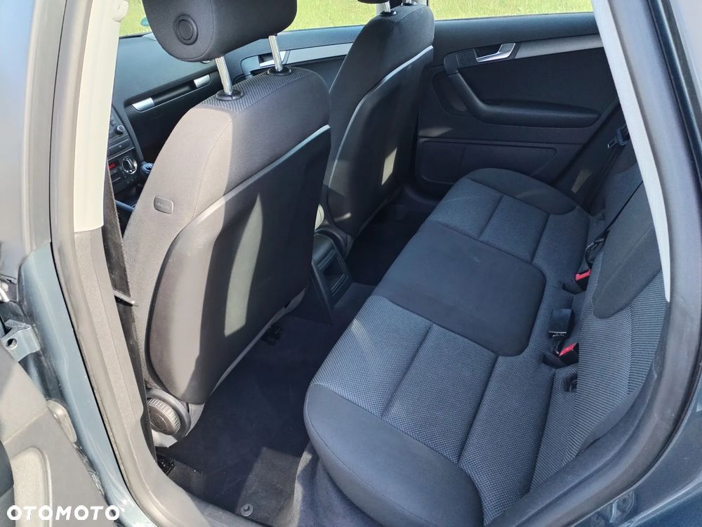 Audi A3 Sportback 1.6 Ambiente - 24