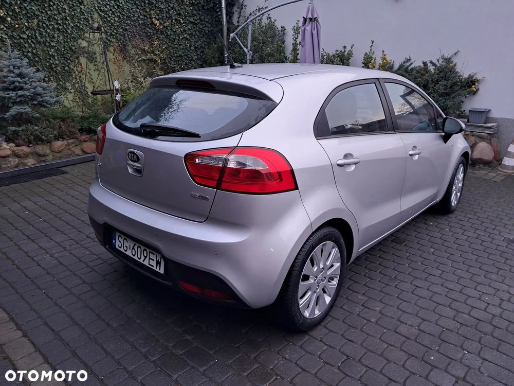 Kia Rio 1.4 Dream Team Edition - 3