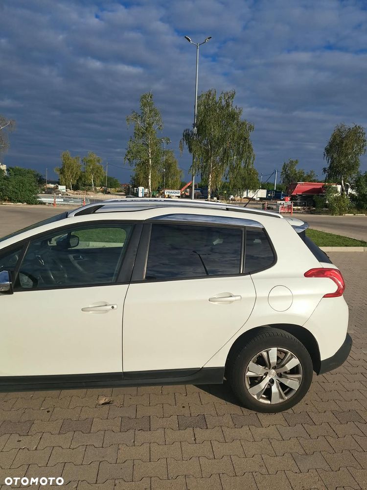 Peugeot 2008 1.2 Pure Tech Style S&S - 10