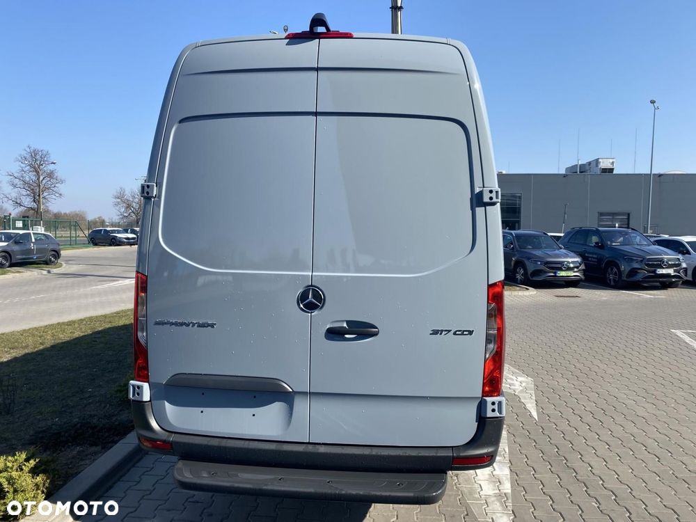 Mercedes-Benz Sprinter - 5