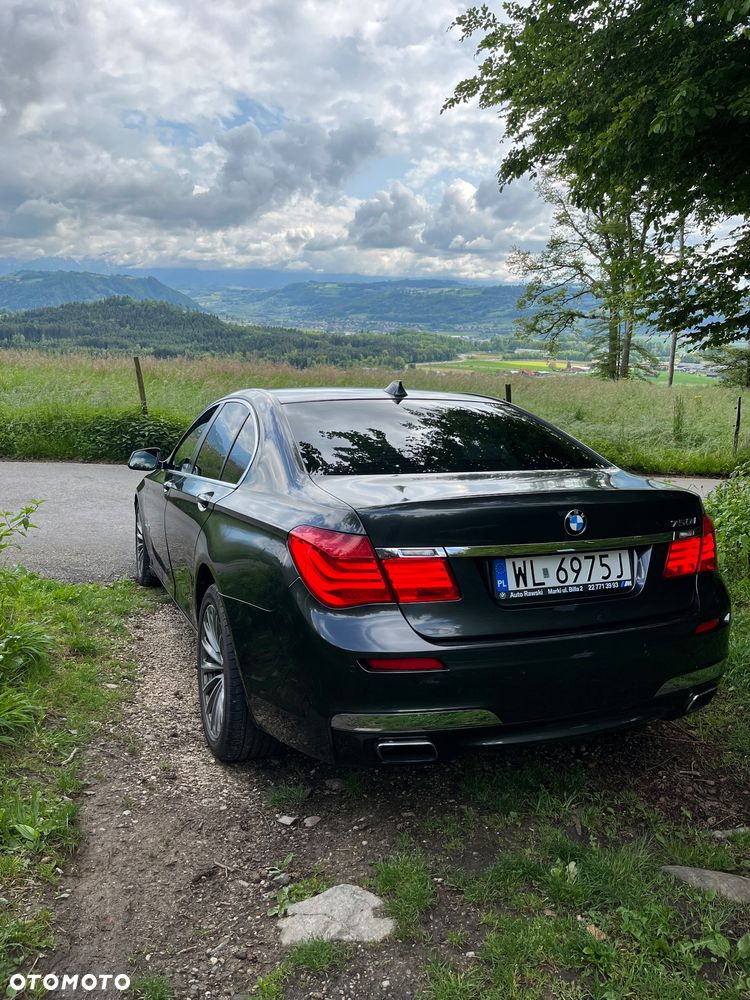 BMW Seria 7 750i xDrive - 13