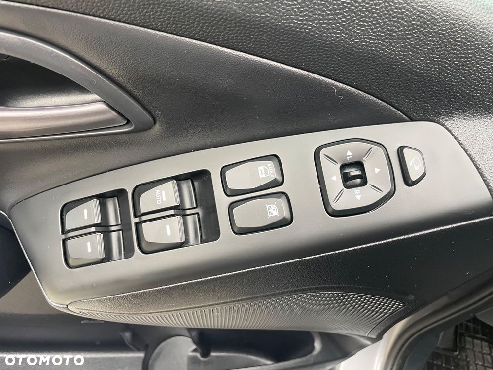 Hyundai ix35 1.7 CRDi 2WD Fifa World Cup Edition - 16