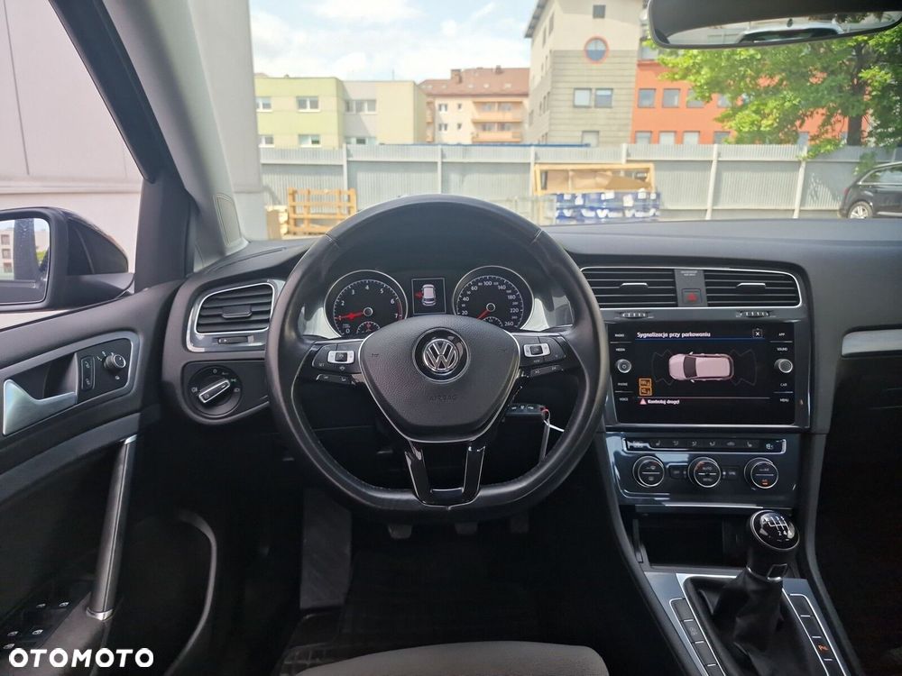 Volkswagen Golf - 21