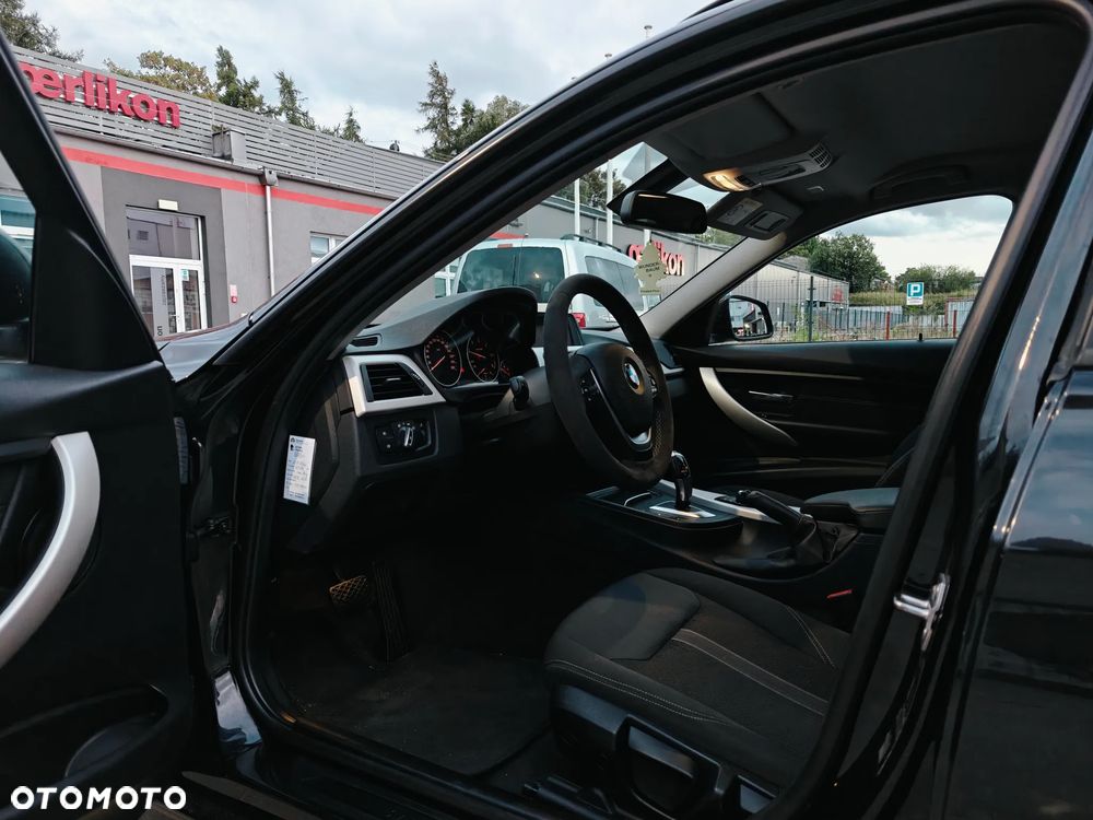 BMW Seria 3 318d M Sport Shadow - 8