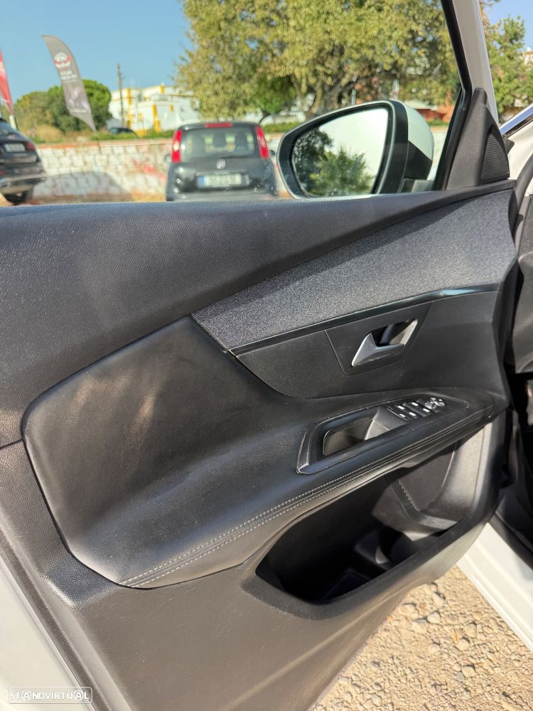 Peugeot 3008 PureTech 130 Stop & Start GPF Allure - 15