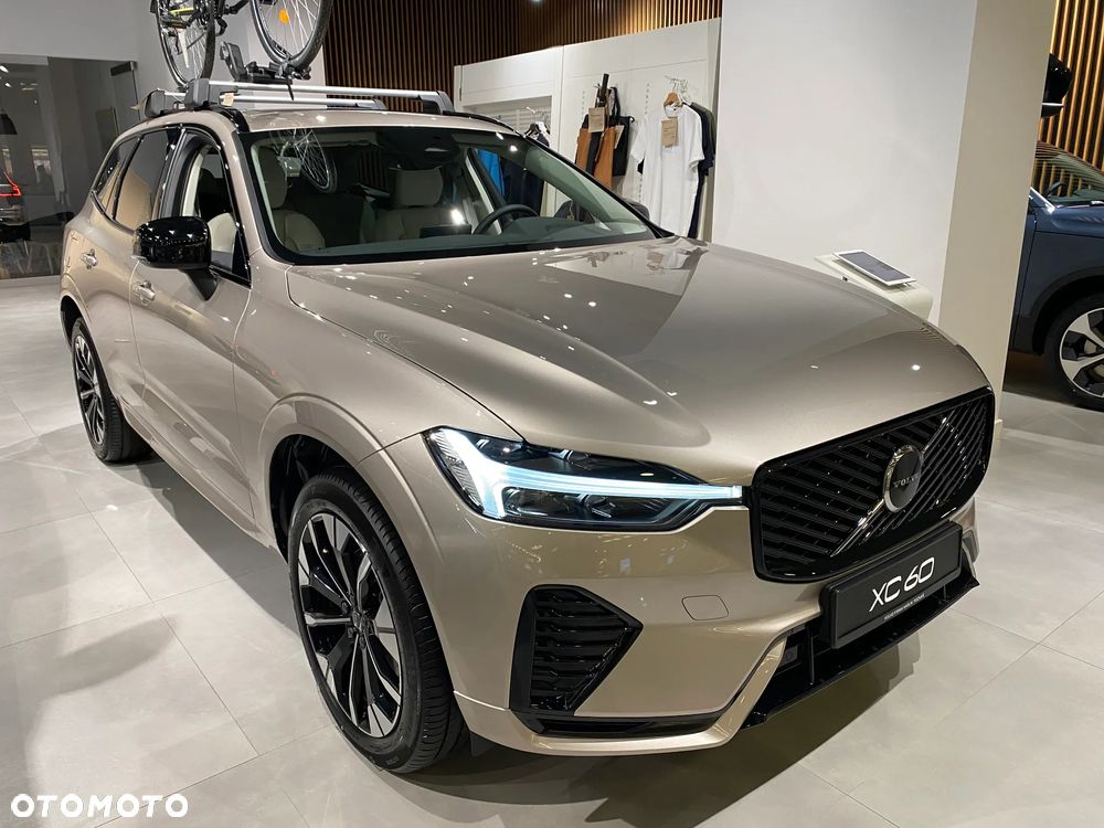 Volvo XC 60 B5 B AWD Plus Dark - 2