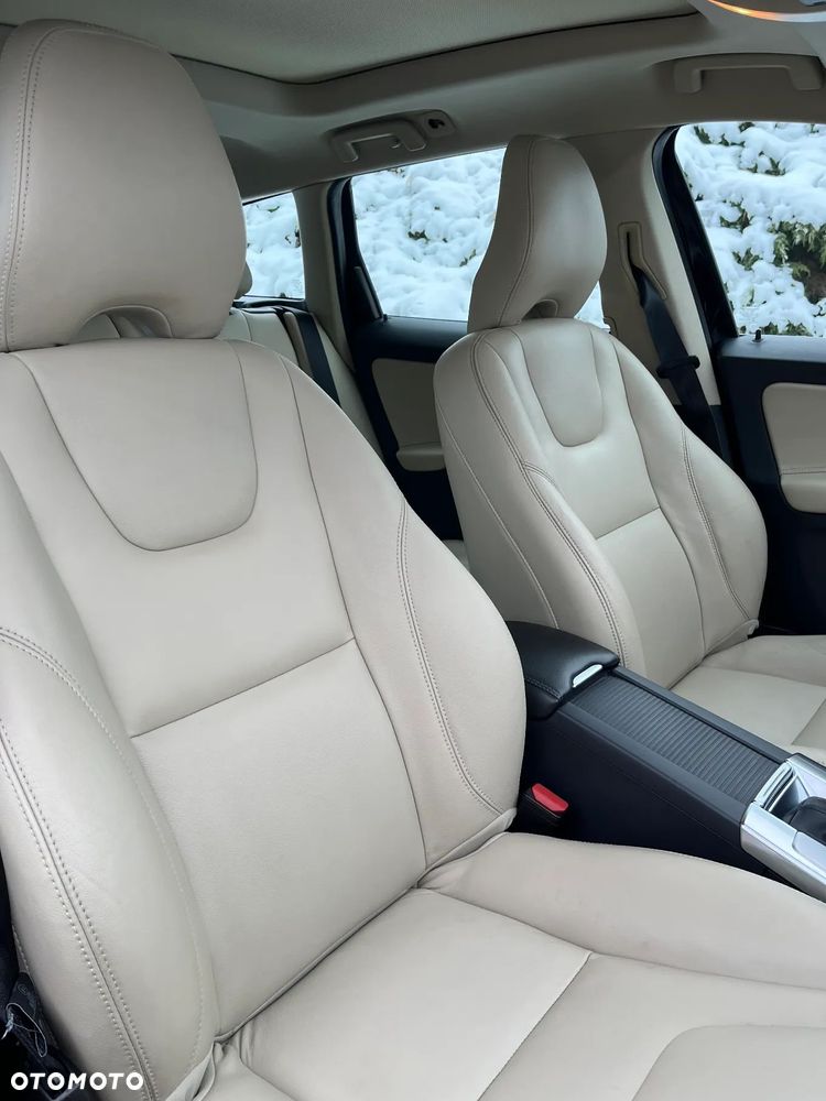 Volvo XC 60 D4 AWD Summum - 10