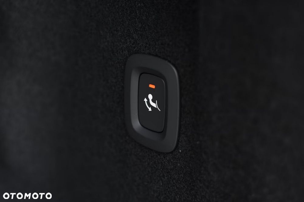 Volvo XC 60 B5 B AWD Plus Black Edition - 13