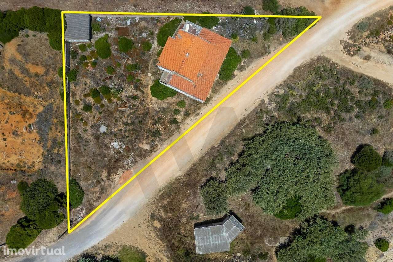 Edificio habitacional por recuperar, composto por 3 apartamentos, com - Grande imagem: 4/5