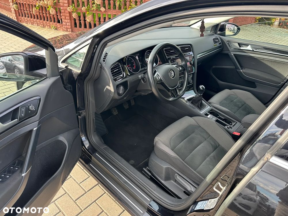 Volkswagen Golf - 6