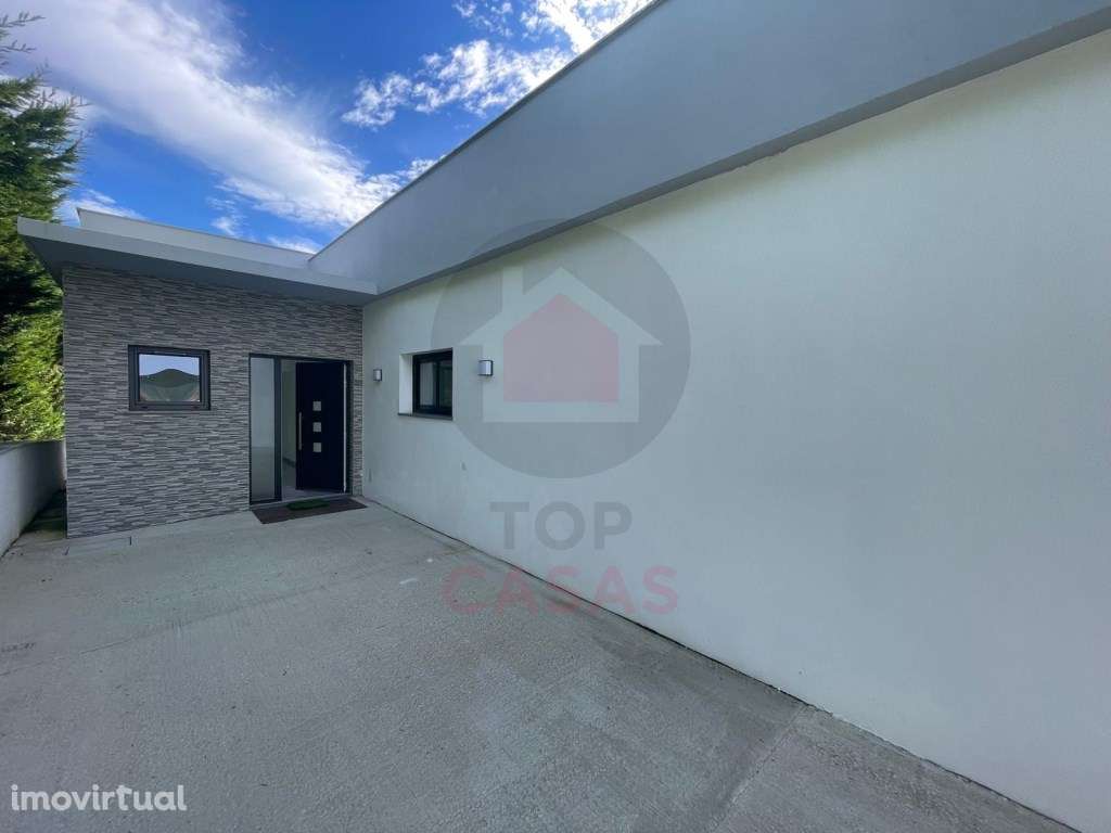 Moradia isolada T3 próxima da Foz do Arelho e São Martinho do Porto - Grande imagem: 3/35