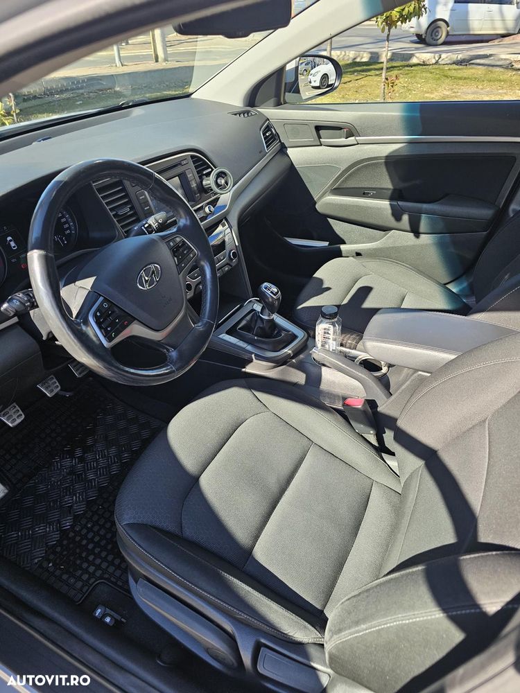 Hyundai Elantra 1.6 CRDI Highway - 13