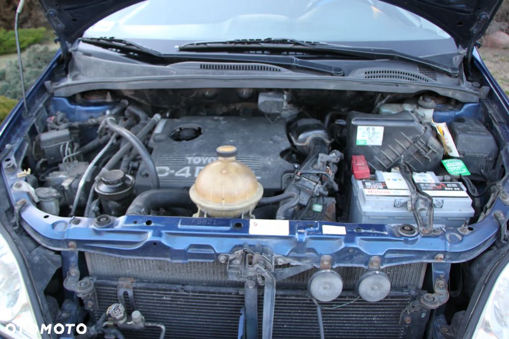 Toyota Avensis Verso D-4D - 4