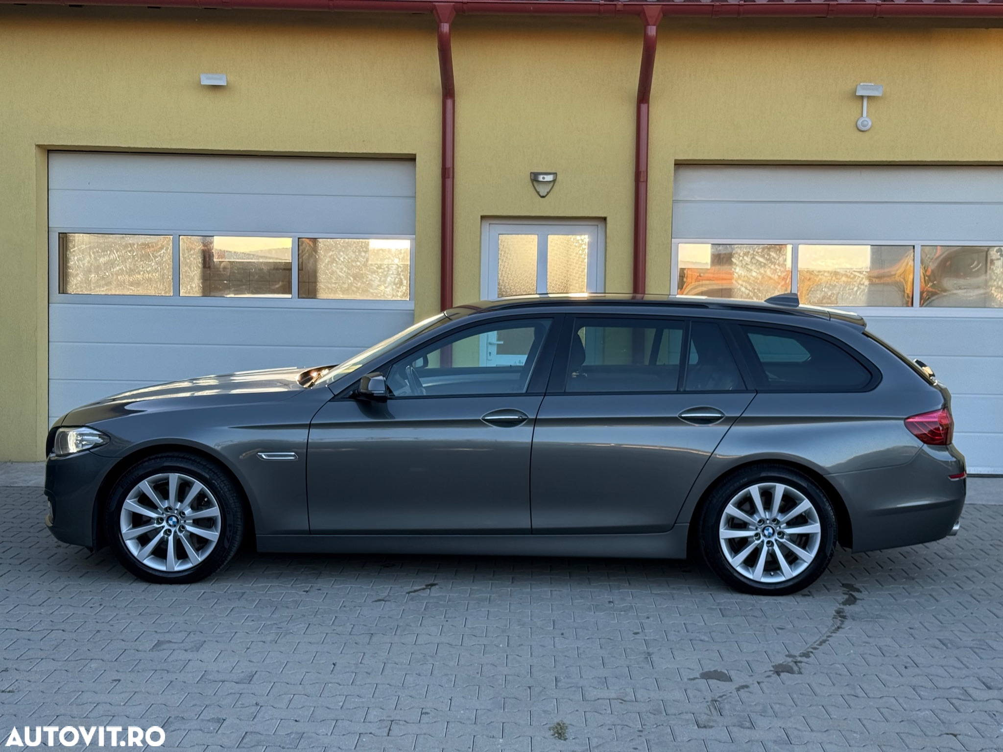 BMW Seria 5 525d Touring Aut. - 38