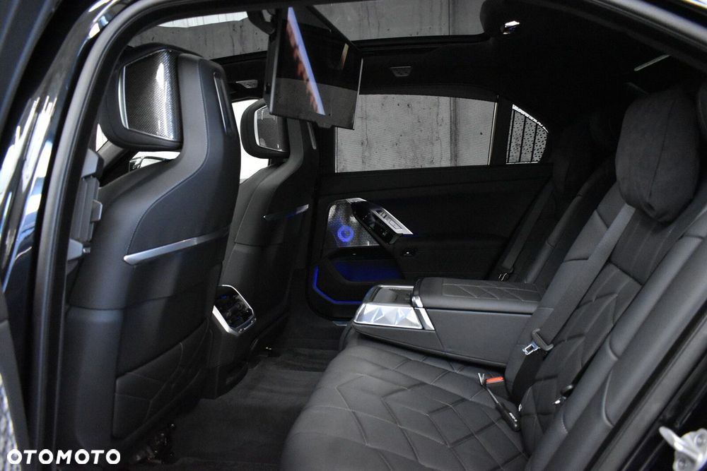 BMW Seria 7 - 32